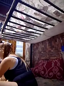 Snapshot of SexyHottMom chatting on November 30, 12:53 pm SexyHottMom online show from November 30, 12:53 pm