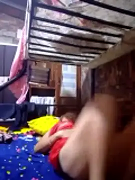 Snapshot of SexyHottMom chatting on December 5, 12:19 am SexyHottMom online show from December 5, 12:19 am