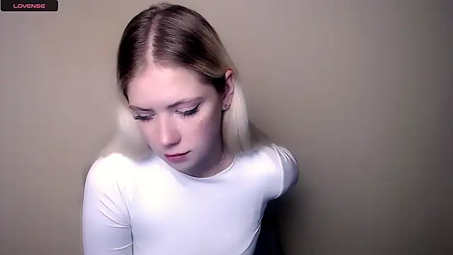 Snapshot of AliceHotty_ chatting on September 11, 6:13 am AliceHotty online show from September 11, 6:13 am