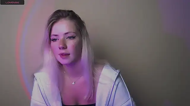 Snapshot of AliceHotty_ chatting on September 23, 12:30 pm AliceHotty online show from September 23, 12:30 pm