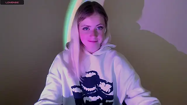 Snapshot of AliceHotty_ chatting on September 29, 12:43 pm AliceHotty online show from September 29, 12:43 pm