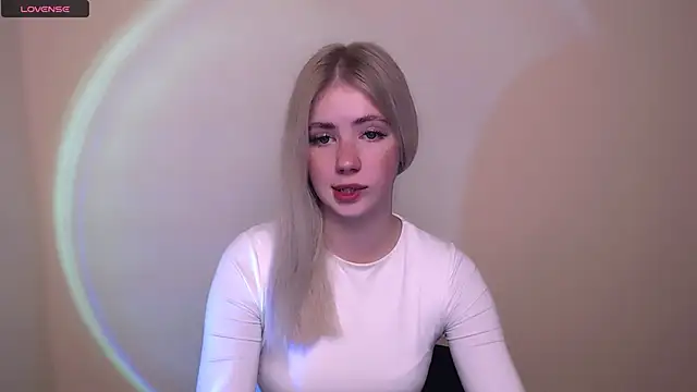 Snapshot of AliceHotty_ chatting on October 17, 12:19 pm AliceHotty online show from October 17, 12:19 pm