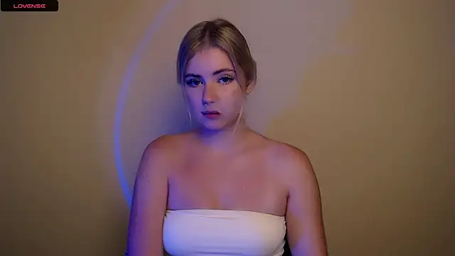 Snapshot of AliceHotty_ chatting on October 28, 1:58 pm AliceHotty online show from October 28, 1:58 pm