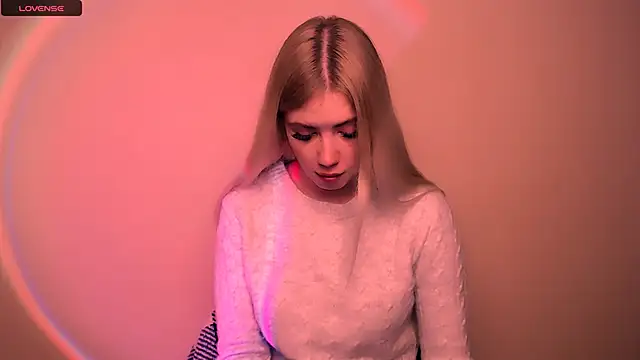 Snapshot of AliceHotty_ chatting on November 10, 7:51 am AliceHotty online show from November 10, 7:51 am