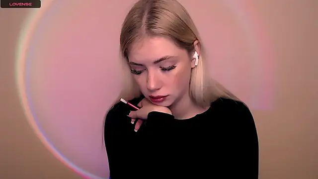 Snapshot of AliceHotty_ chatting on November 14, 8:02 am AliceHotty online show from November 14, 8:02 am