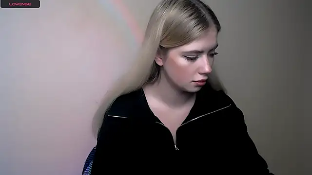 Snapshot of AliceHotty_ chatting on December 2, 2:23 pm AliceHotty online show from December 2, 2:23 pm