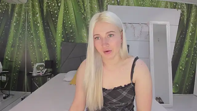 HollyTailors online show from February 28, 6:36 am