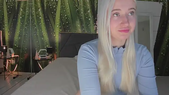 HollyTailors online show from March 4, 6:30 am