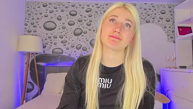 HollyTailors online show from March 28, 1:22 pm