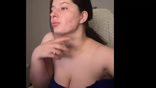 Snapshot of SweetNSteamy chatting on June 3, 9:42 pm SweetNSteamy online show from June 3, 9:42 pm