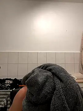 Emilia Mausi online show from November 6, 8:32 pm