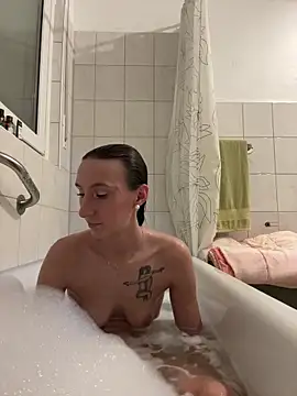 Emilia Mausi online show from December 14, 7:51 pm