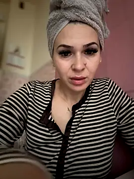 iSelena online show from November 10, 6:01 am