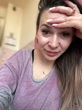 iSelena online show from March 3, 9:15 am