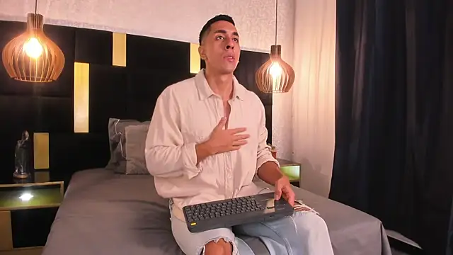 Lucio  Fox online show from March 31, 12:05 pm