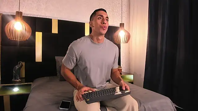 Lucio  Fox online show from April 2, 12:14 pm