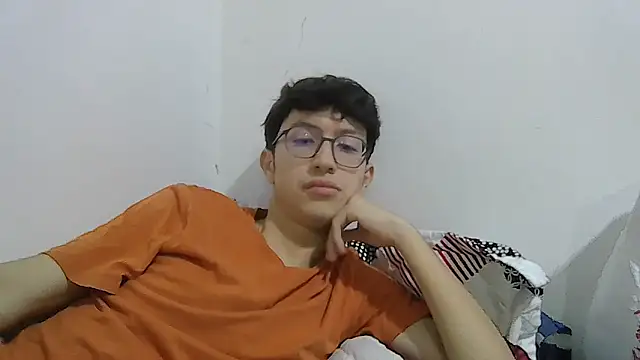 Snapshot of Kevintdx chatting on November 16, 10:15 pm Kevintdx online show from November 16, 10:15 pm