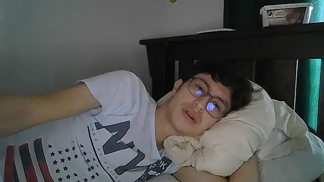 Snapshot of Kevintdx chatting on November 21, 6:39 pm Kevintdx online show from November 21, 6:39 pm