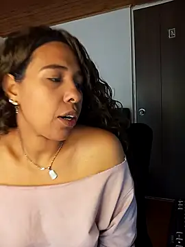 IVONNE COLLINS33 online show from November 4, 3:22 pm