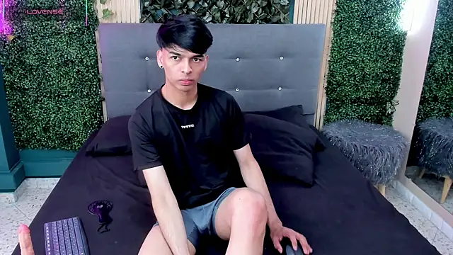 Snapshot of OnlyJos chatting on September 15, 8:09 pm OnlyJos online show from September 15, 8:09 pm