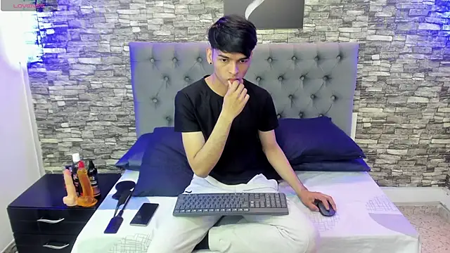 Snapshot of OnlyJos chatting on September 25, 8:23 pm OnlyJos online show from September 25, 8:23 pm