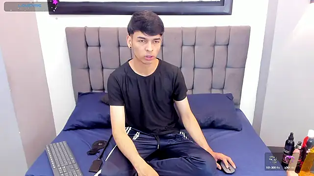 Snapshot of OnlyJos chatting on October 1, 8:37 pm OnlyJos online show from October 1, 8:37 pm