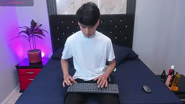 Snapshot of OnlyJos chatting on October 5, 1:20 pm OnlyJos online show from October 5, 1:20 pm