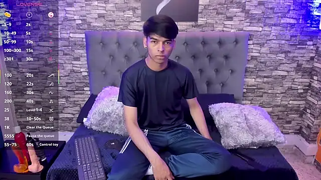 Snapshot of OnlyJos chatting on October 9, 7:45 pm OnlyJos online show from October 9, 7:45 pm