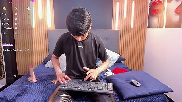 Snapshot of OnlyJos chatting on October 23, 7:12 pm OnlyJos online show from October 23, 7:12 pm