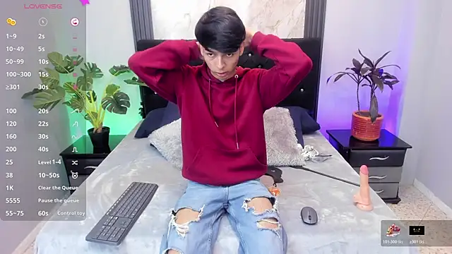 Snapshot of OnlyJos chatting on October 25, 7:52 pm OnlyJos online show from October 25, 7:52 pm