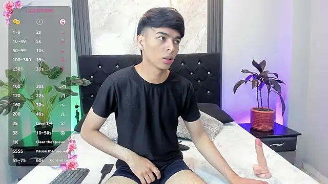 Snapshot of OnlyJos chatting on November 3, 6:53 pm OnlyJos online show from November 3, 6:53 pm