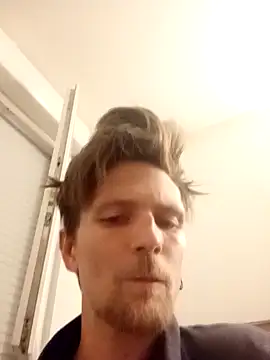 Snapshot of AcquiredCompound chatting on October 27, 6:23 pm AcquiredCompound online show from October 27, 6:23 pm