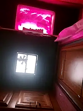 Snapshot of Dirtywhitebitch5150 chatting on September 19, 1:18 am Dirtywhitebitch5150 online show from September 19, 1:18 am