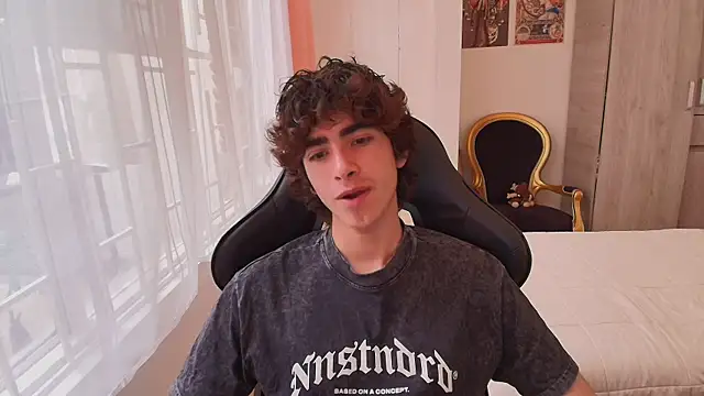 Nude Boy18 online show from October 23, 9:35 pm