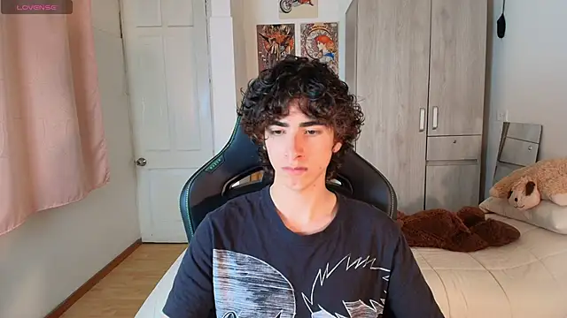 Snapshot of Nude_Boy18 chatting on December 18, 1:55 am Nude Boy18 online show from December 18, 1:55 am