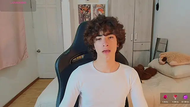 Snapshot of Nude_Boy18 chatting on December 20, 11:56 pm Nude Boy18 online show from December 20, 11:56 pm