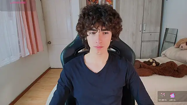 Snapshot of Nude_Boy18 chatting on December 21, 9:22 pm Nude Boy18 online show from December 21, 9:22 pm