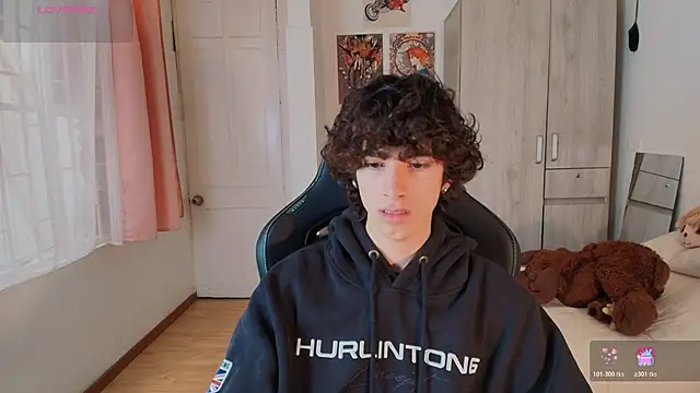 Snapshot of Nude_Boy18 chatting on December 22, 9:01 pm Nude Boy18 online show from December 22, 9:01 pm