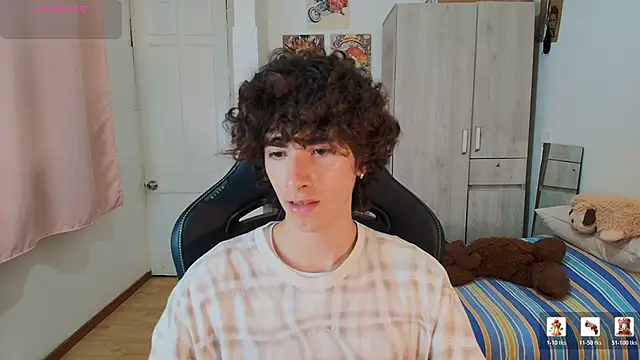 Snapshot of Nude_Boy18 chatting on January 6, 2:26 am Nude Boy18 online show from January 6, 2:26 am