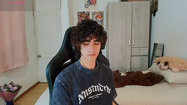 Snapshot of Nude_Boy18 chatting on February 6, 2:16 am Nude Boy18 online show from February 6, 2:16 am