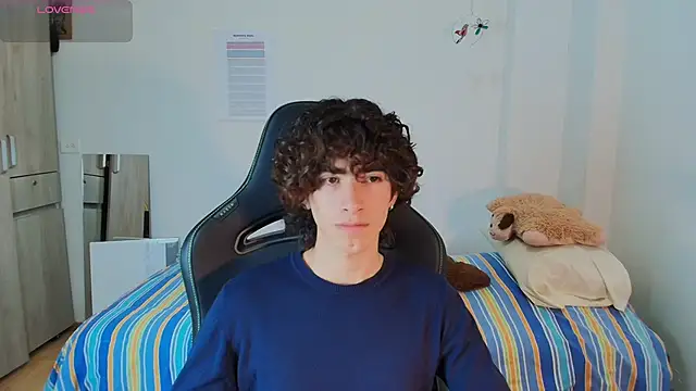 Snapshot of Nude_Boy18 chatting on February 21, 12:44 am Nude Boy18 online show from February 21, 12:44 am