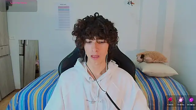 Snapshot of Nude_Boy18 chatting on February 24, 2:31 am Nude Boy18 online show from February 24, 2:31 am