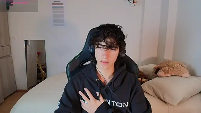 Snapshot of Nude_Boy18 chatting on February 26, 10:09 pm Nude Boy18 online show from February 26, 10:09 pm