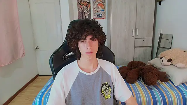 Nude Boy18 online show from March 13, 9:05 am