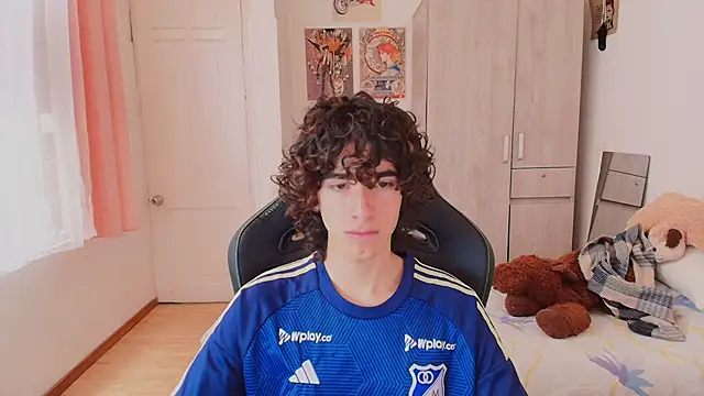 Nude Boy18 online show from March 19, 7:18 pm