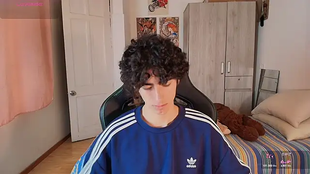 Nude Boy18 online show from April 14, 10:38 pm