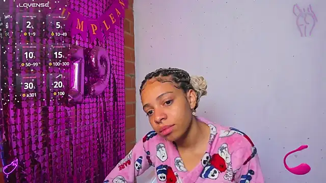 yumi hanna online show from October 5, 7:45 pm