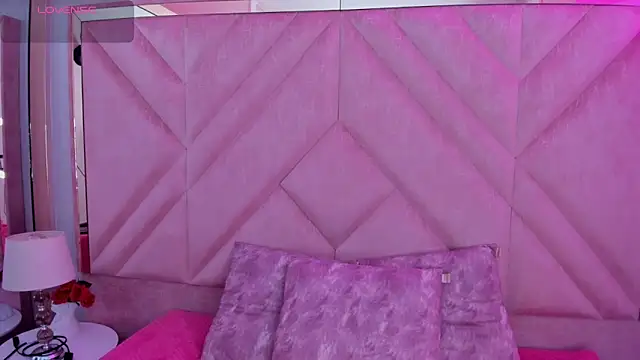 SofiJones  online show from September 25, 9:40 pm