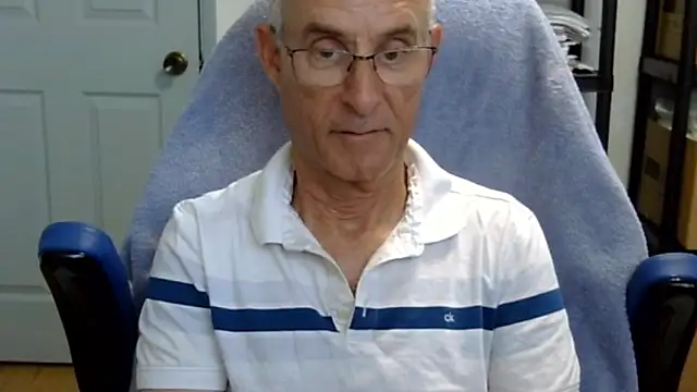 funone1999 online show from April 15, 11:49 pm