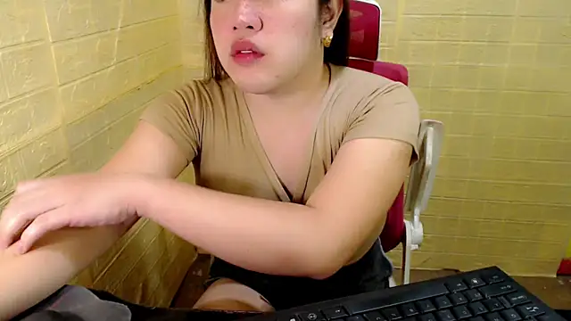 xUrDreamSlutWhore online show from October 21, 3:02 pm